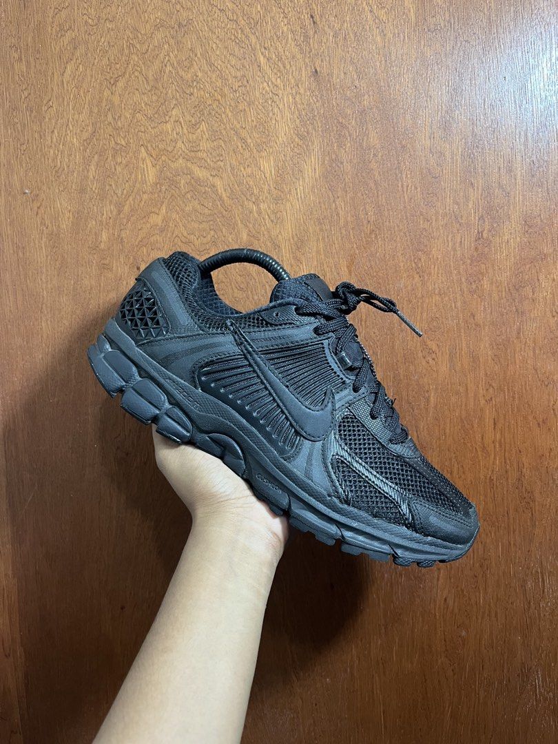 VOM 5 (Category: Sneakers) located in Butuan. Submitted by rnthrifter_finds (Listing ID 1470725514, Image 1). Description: EXCE CONDI.