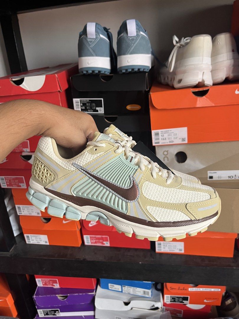 Vomero 5 Team Gold (Category: Casual Shoes) located in Makati City. Submitted by threadsfordays (Listing ID 1470717854, Image 2). Description: Authentic Bnew Sz 8 ₱4000 Mandaluyong area.