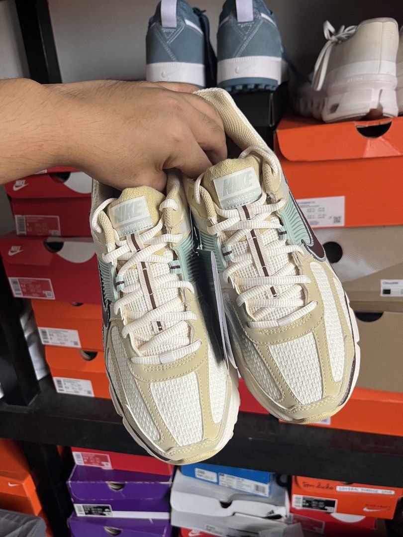 Vomero 5 Team Gold (Category: Casual Shoes) located in Makati City. Submitted by threadsfordays (Listing ID 1470717854, Image 3). Description: Authentic Bnew Sz 8 ₱4000 Mandaluyong area.