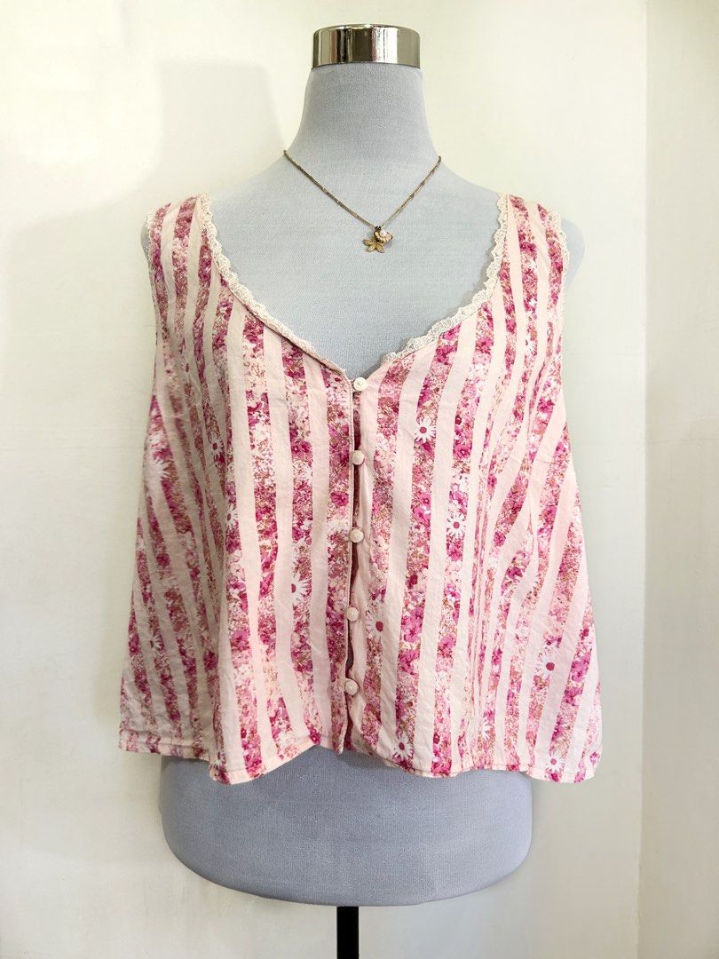 VS Pink Floral Stripes Laced Button-Down Cami (Category: Sleeveless) located in Quezon City. Submitted by cooroe.mnl (Listing ID 1470680636, Image 1). Description: XL on tag (bust 44-46) 10/10 .