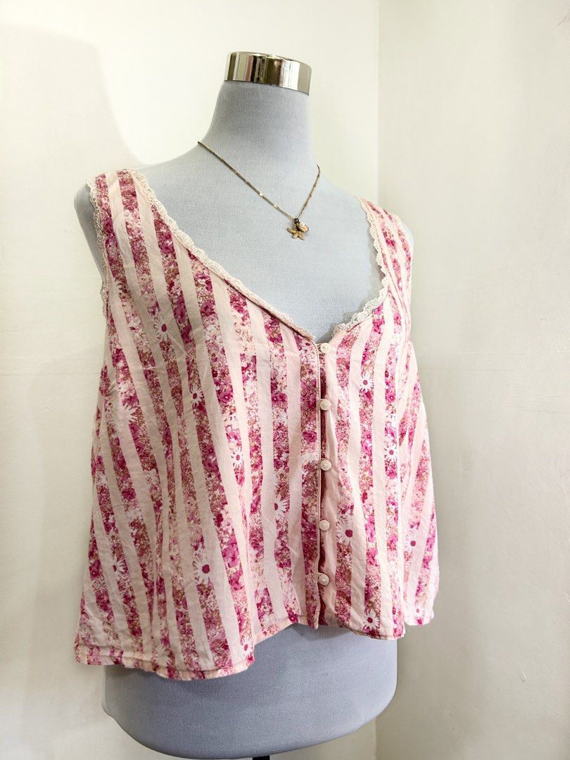 VS Pink Floral Stripes Laced Button-Down Cami (Category: Sleeveless) located in Quezon City. Submitted by cooroe.mnl (Listing ID 1470680636, Image 3). Description: XL on tag (bust 44-46) 10/10 .