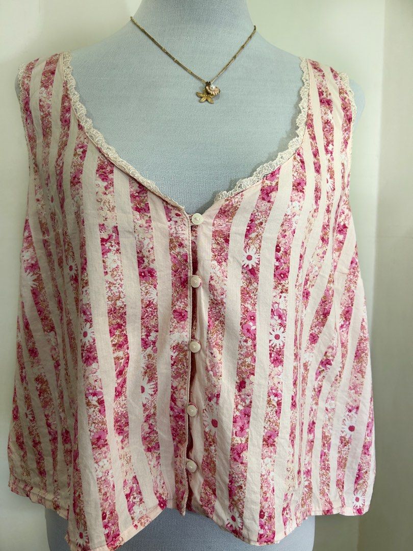 VS Pink Floral Stripes Laced Button-Down Cami (Category: Sleeveless) located in Quezon City. Submitted by cooroe.mnl (Listing ID 1470680636, Image 2). Description: XL on tag (bust 44-46) 10/10 .