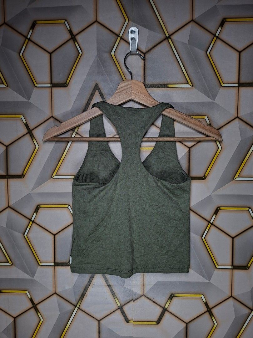 Vuori Halo performance crop tank top (Category: Activewear) located in Tagaytay City. Submitted by joselito_acosta (Listing ID 1470711619, Image 2). Description: Vuori Halo performance crop tank top In excellent condition No issues 9.8/10 color rate Xs on tag Mine: 350+shipping fee only Location: tagaytay Dm to purchase 📩 📩 📩.