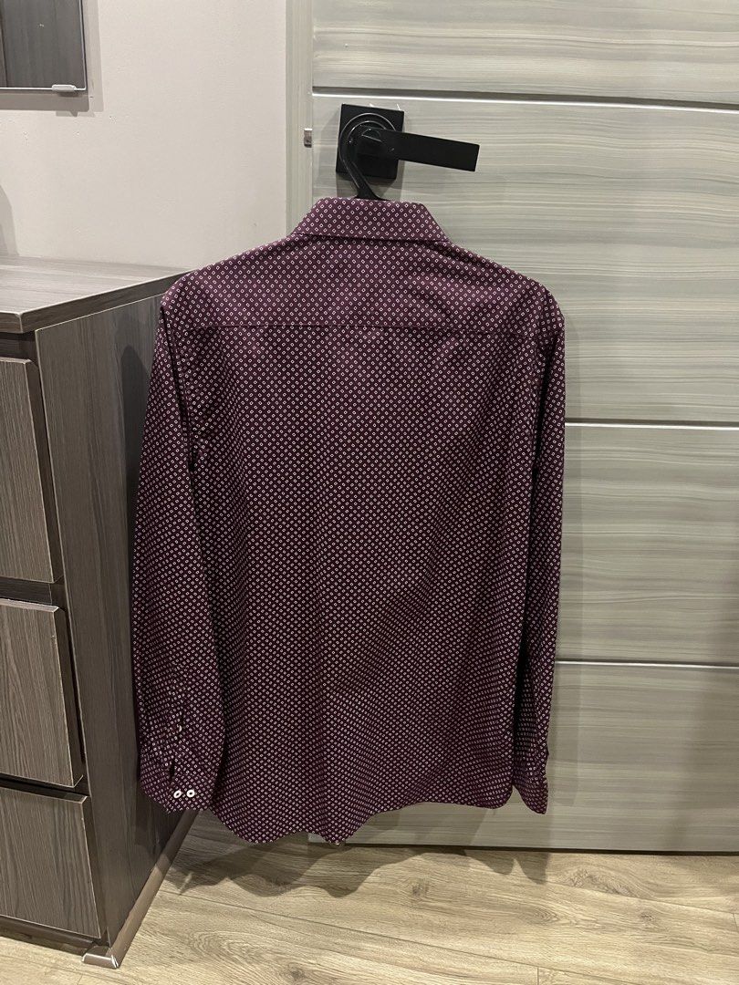 Wallstreet patterned polo (size L) (Category: Formal Shirts) located in Cavite. Submitted by askingryan (Listing ID 1470723739, Image 3). Description: - Premium materials for long-lasting durability - Sleek design with a modern color finish - Compact size, perfect for daily use - Ready for shipping across the Philippines.