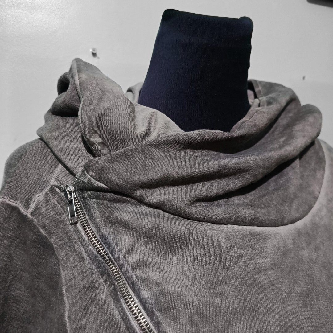 Washed symmetrical hoodie (Category: Activewear) located in Manila. Submitted by saintnoir_archive (Listing ID 1470599216, Image 2). Description: asymmetrical hoodie W20.5 × L27 Good condition.