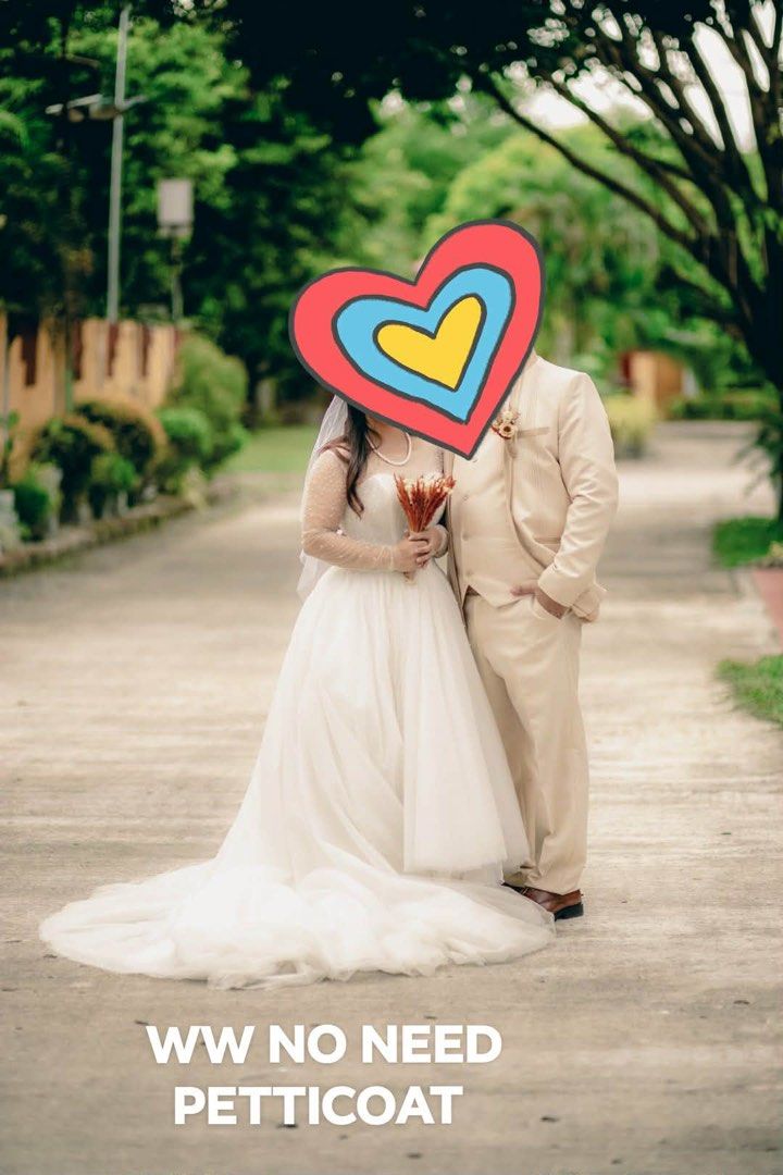 Wedding Gown (Category: Evening dresses & gowns) located in Gerona. Submitted by mmcoloma19 (Listing ID 1470608914, Image 1). Description: Bought this gown online (preloved but well loved) Used once last dec 2025. Can fit small to semi med. See attached photo for reference. Best fit (5 Flat).
