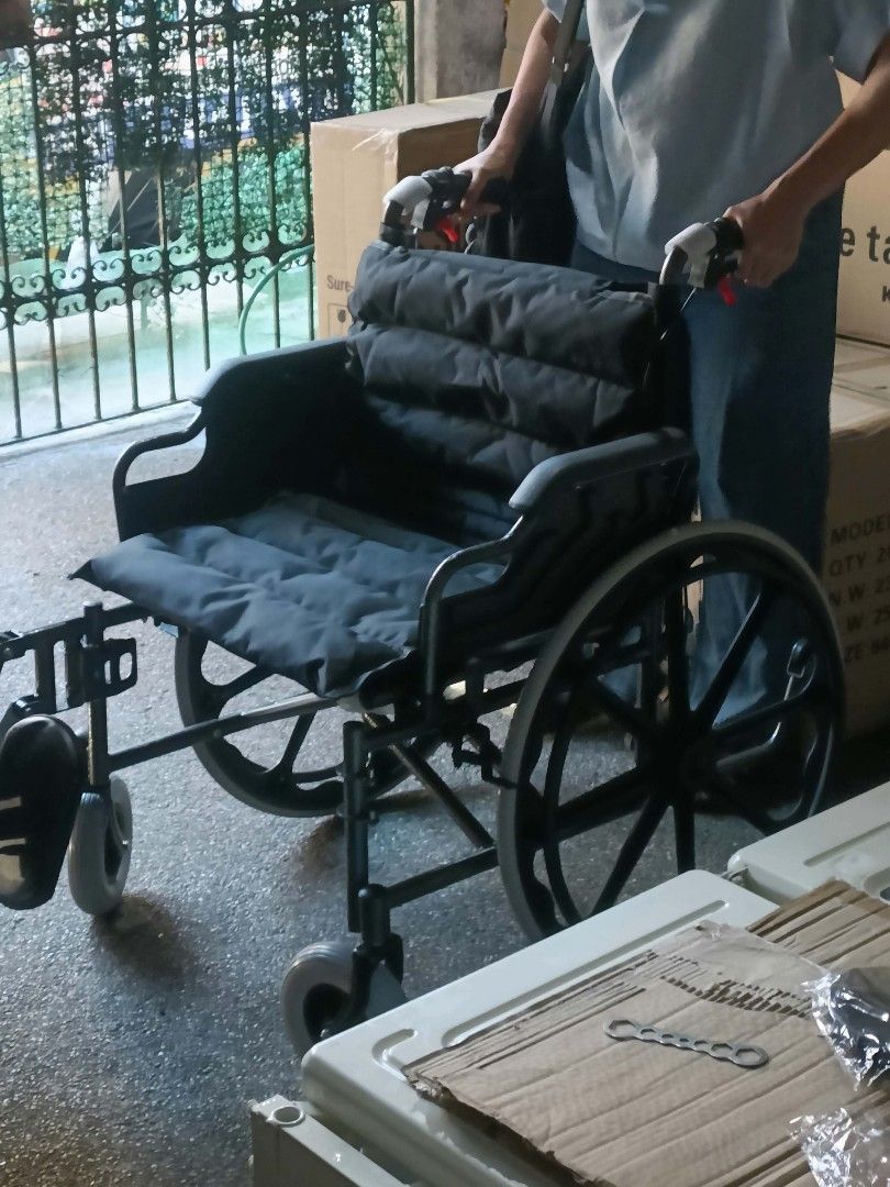 Wheelchair bariatric (Category: Wheelchairs) located in Quezon City. Submitted by jesselee14kpop (Listing ID 1470560168, Image 1). Description: we accept bulk orders brandnew affordable onhand negotiable good quality and condition open for pick up and delivery high quality we also sell many medical supplies call me 09268225723 cod,gcash,bank transfer lifetime time free service.