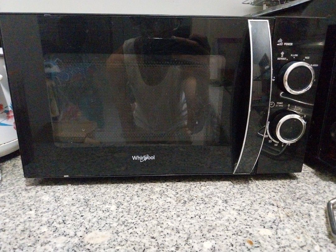 Whirlpool Microwave Oven (Category: Ovens & Toasters) located in Santa Cruz. Submitted by ekyaj (Listing ID 1470664367, Image 1). Description: Model: MWX201 XEB Supply: 230V/60Hz Rated Input: 1200W MW Output: 700W Frequency: 2450Mhz.