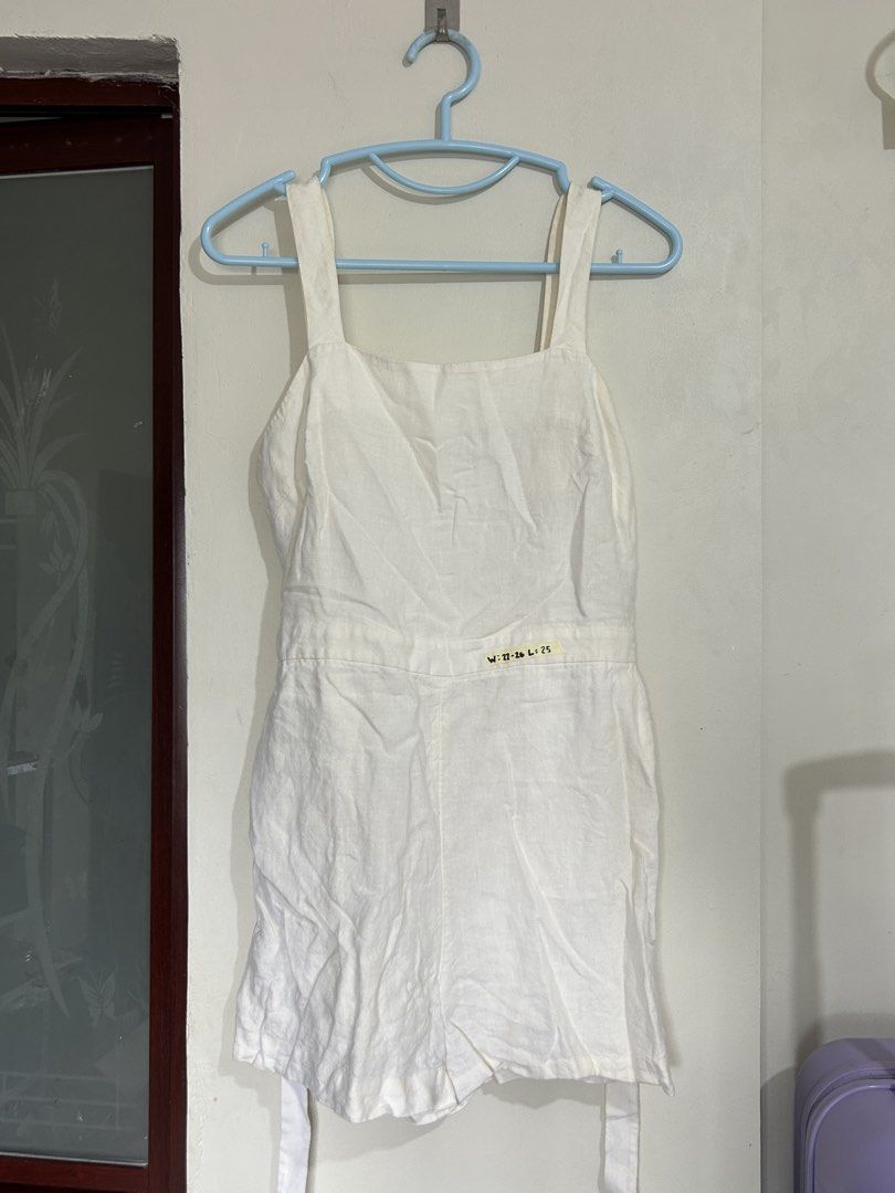 White Casual Shorts Romper (Category: Rompers) located in Cainta. Submitted by pascheey2018 (Listing ID 1470666030, Image 1). Description: .