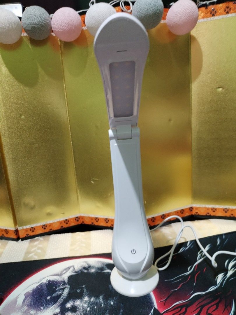 White Foldable LED Desk Lamp USB Powered (Category: Lighting) located in La Trinidad. Submitted by malditas (Listing ID 1470705287, Image 2). Description: - Compact white LED desk lamp with a clean, modern look - Convenient touch control power button on the front base - Adjustable head and foldable arm for custom lighting angles - USB-powered (cable included/plugs into the back base) - Folds completely flat for easy storage and space-saving From 