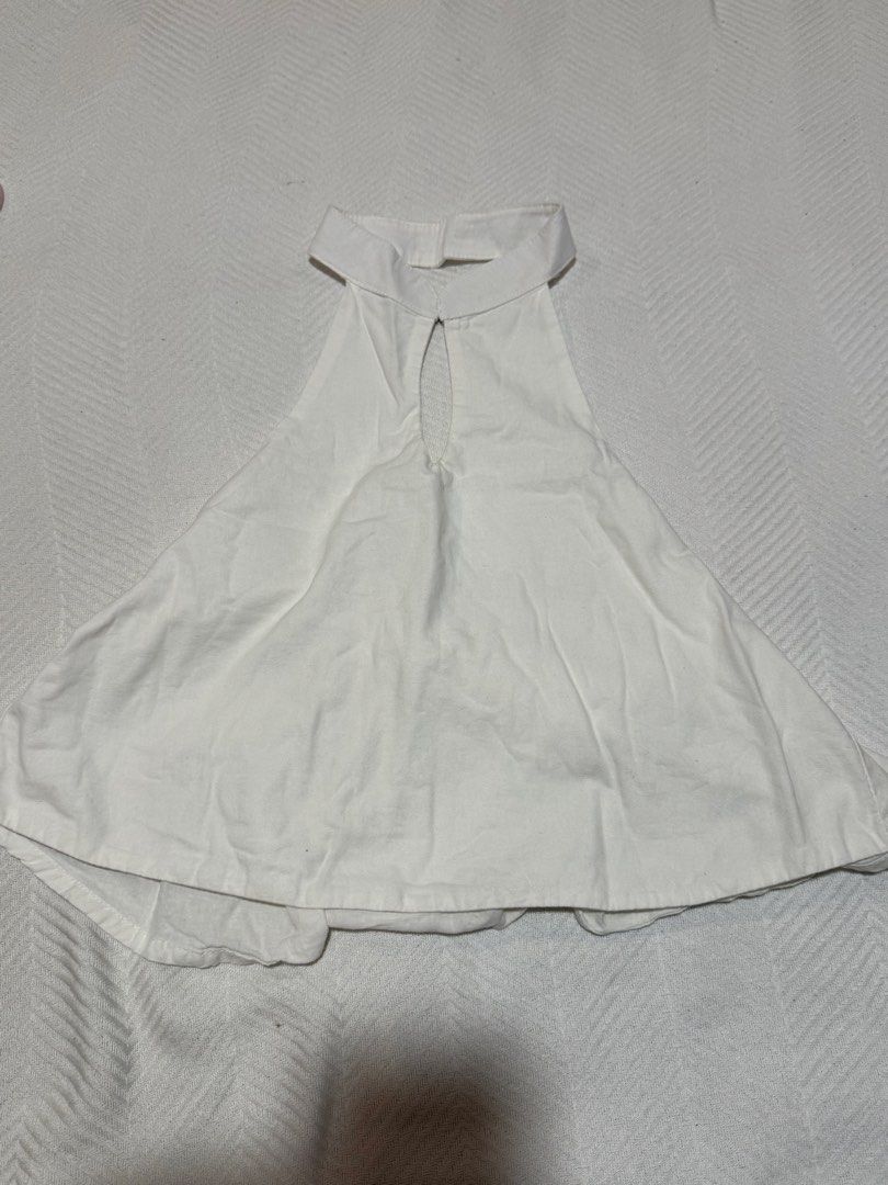 White halter neck peplum top with keyhole cut (Category: Sleeveless) located in Pateros City. Submitted by daisy03052000 (Listing ID 1470695646, Image 1). Description: small-medium best fit medium .
