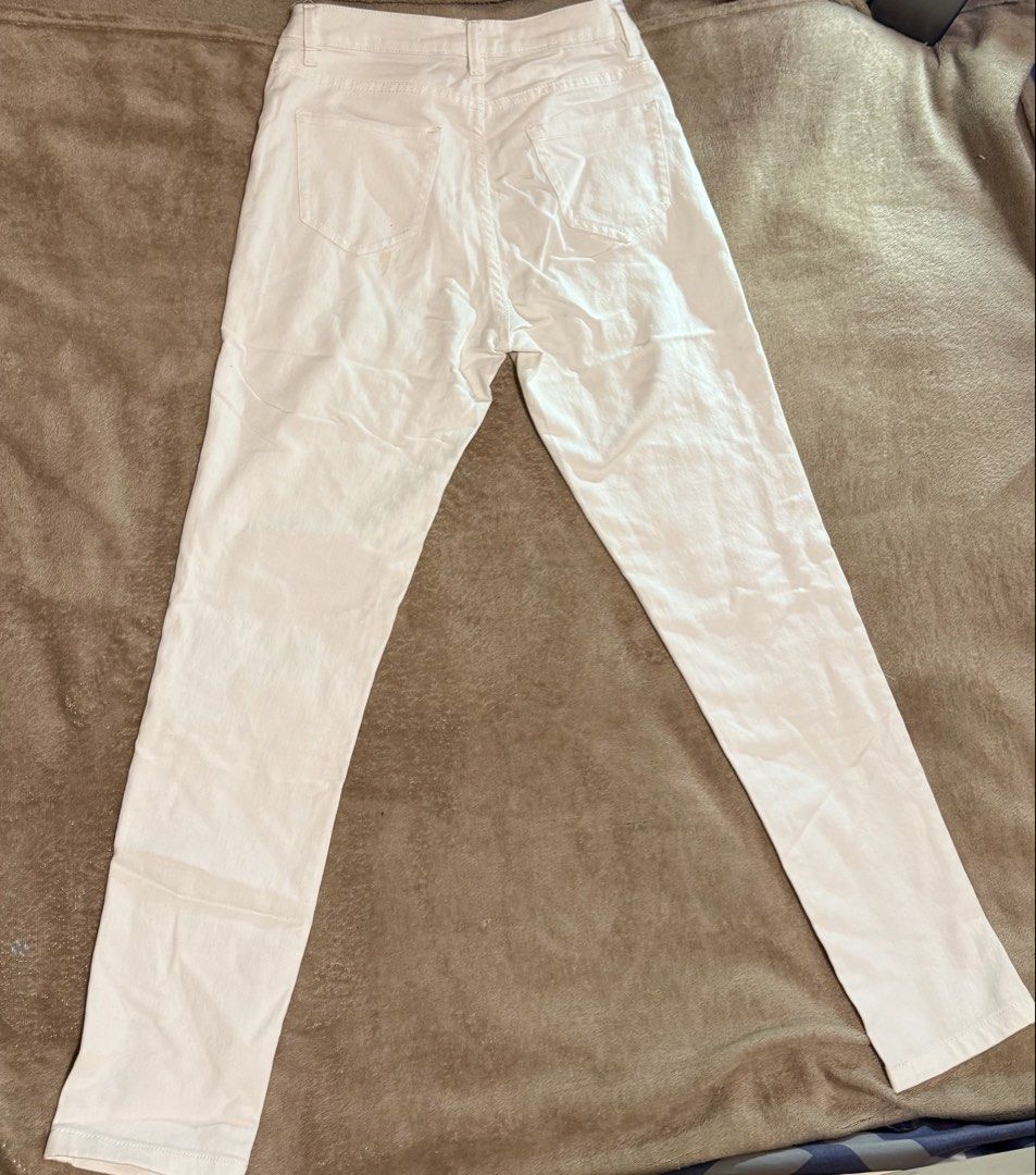 White jeans (Category: Jeans) located in San Jose del Monte. Submitted by keen.elodies_stuff (Listing ID 1470675544, Image 3). Description: .