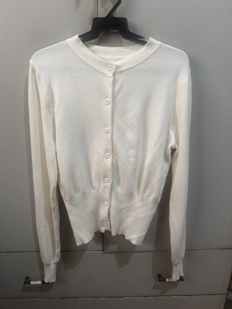 White knitted button-up cardigan long sleeve (Category: Coats, Jackets and Outerwear) located in Valenzuela. Submitted by declutter203 (Listing ID 1470607477, Image 1). Description: - Used once - Size: Small MOP: Gcash/Maribank MOD: J&T or Grab/lalamove Tags: Zara, H&M, Love Bonito, Mango, Bershka, Uniqlo, GU, Topshop, Araw the Line, SM woman, reformation dress, suzy clothing .