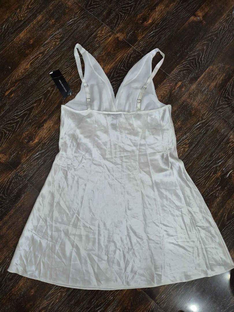 White Lingerie (Category: Undergarments & Loungewear) located in Santa Cruz. Submitted by deenem (Listing ID 1470570145, Image 3). Description: Like New😍👌 No flaws👌 M on Tag Can fit S-M Asian.