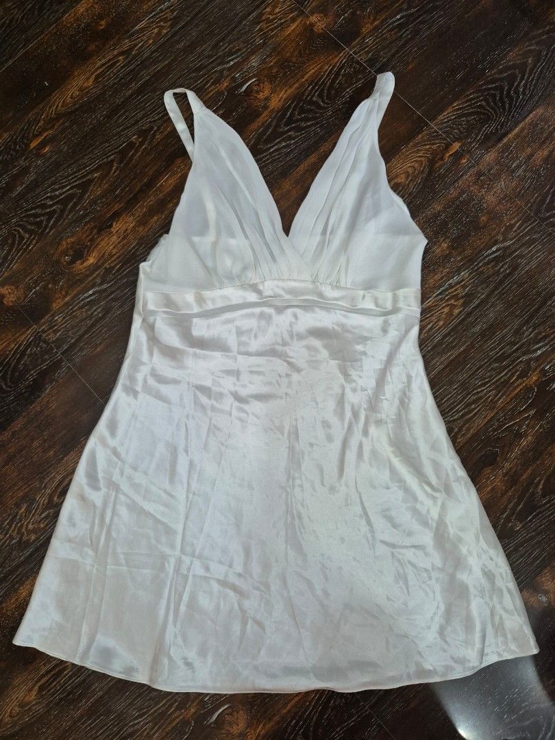 White Lingerie (Category: Undergarments & Loungewear) located in Santa Cruz. Submitted by deenem (Listing ID 1470570145, Image 2). Description: Like New😍👌 No flaws👌 M on Tag Can fit S-M Asian.