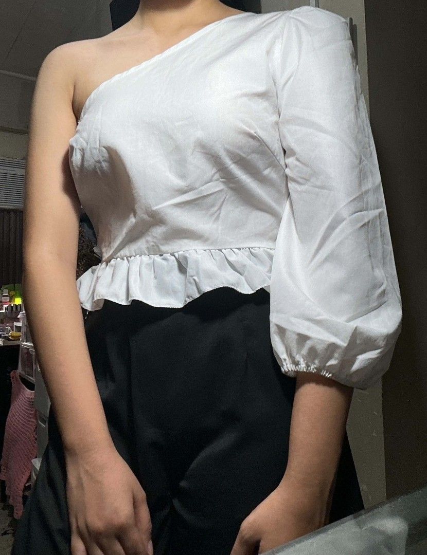 White One Shoulder Top (Category: Blouses) located in Mandaluyong City. Submitted by lovedbychiena (Listing ID 1470676098, Image 1). Description: Size: Medium 📩 Message for more information/size clarifications 📍Mandaluyong City 💸 Gcash/BPI 🚚 Jnt / Lalamove /Pick-up.