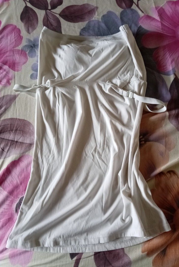 White Padded Camisole Tank Top with Adjustable Straps (Category: Sleeveless) located in Quezon City. Submitted by chacha30.s (Listing ID 1470558035, Image 2). Description: - Color: White - Built-in padding for comfortable, bra-free wear - Adjustable straps for a customized fit - Smooth and soft material - Versatile basic piece for layering or standalone use - Condition: Clean and ready to use . Text me at 09277152134 . Buy na po kayo/Offer lang p