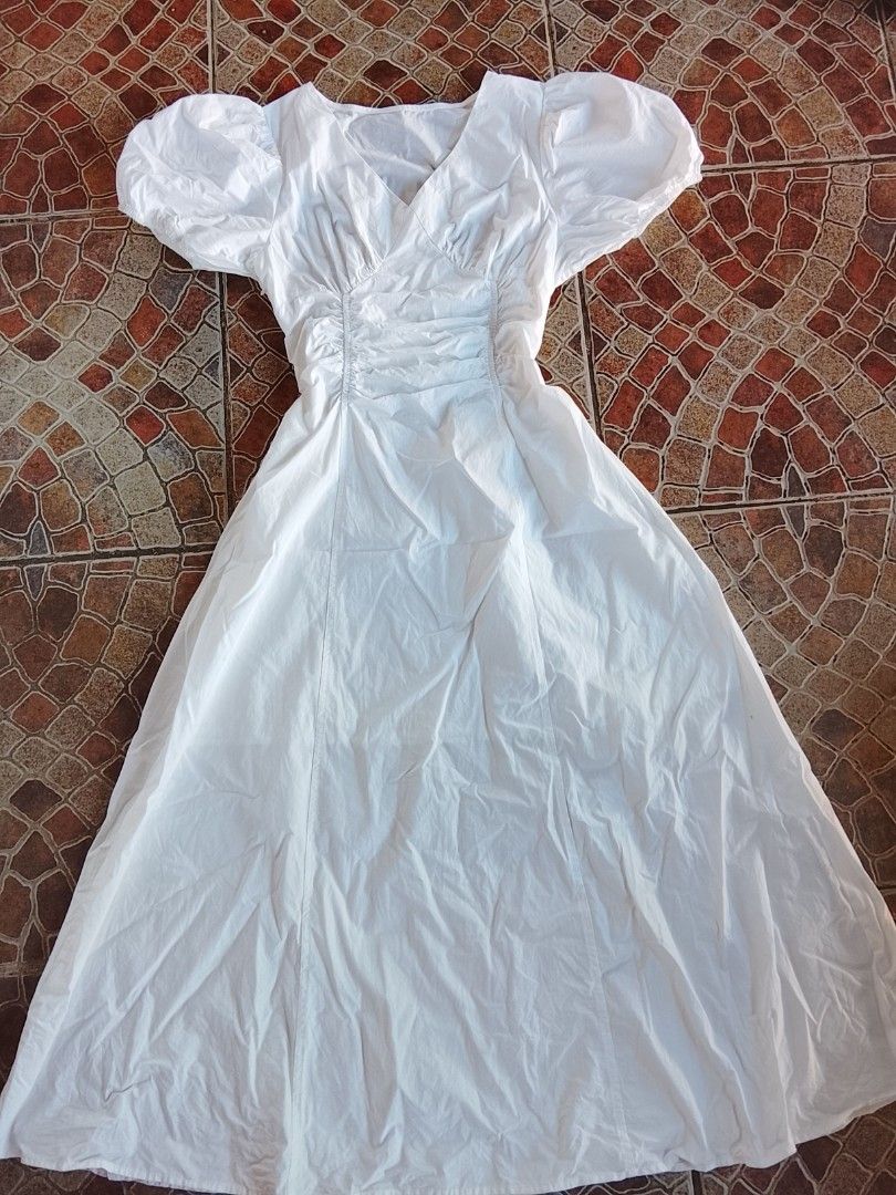 WHITE PUFF SLEEVES BUSTIER LONG MAXI DRESS (Category: Dresses) located in Batangas. Submitted by jaselegance (Listing ID 1470685430, Image 3). Description: Medium to Large Size High Quality Fabric Puffleeves Bustier Style Maxi Long Dress.