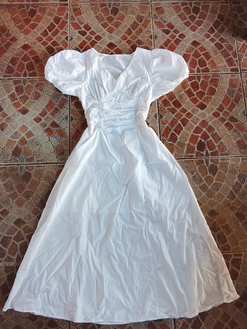 WHITE PUFF SLEEVES BUSTIER LONG MAXI DRESS (Category: Dresses) located in Batangas. Submitted by jaselegance (Listing ID 1470685430, Image 2). Description: Medium to Large Size High Quality Fabric Puffleeves Bustier Style Maxi Long Dress.