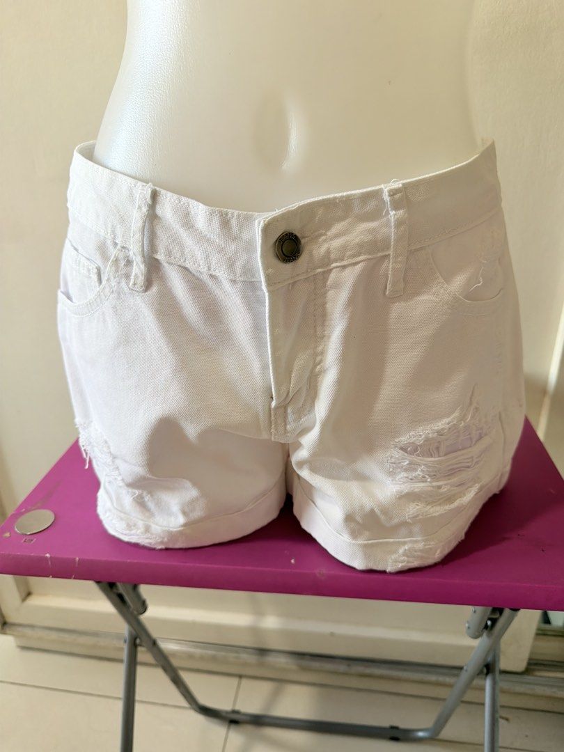 White ripped short (Category: Shorts) located in Manila. Submitted by hellokittyjhoe (Listing ID 1470698787, Image 1). Description: .