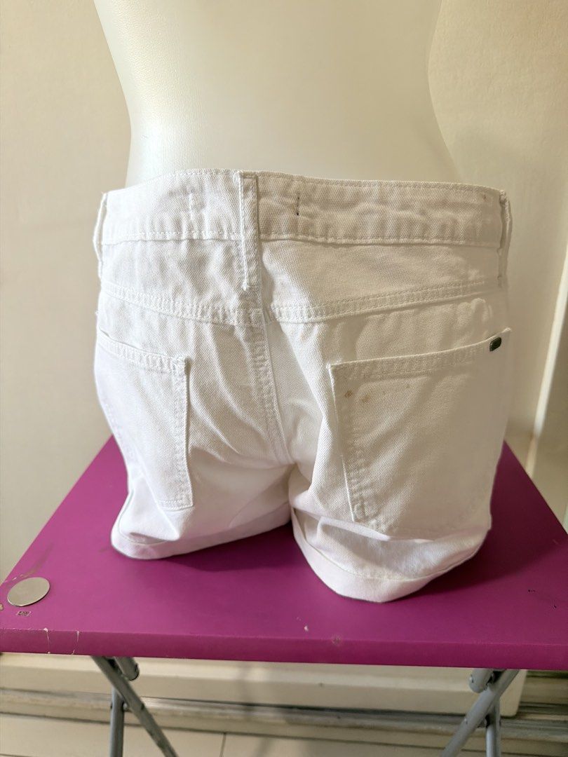 White ripped short (Category: Shorts) located in Manila. Submitted by hellokittyjhoe (Listing ID 1470698787, Image 2). Description: .