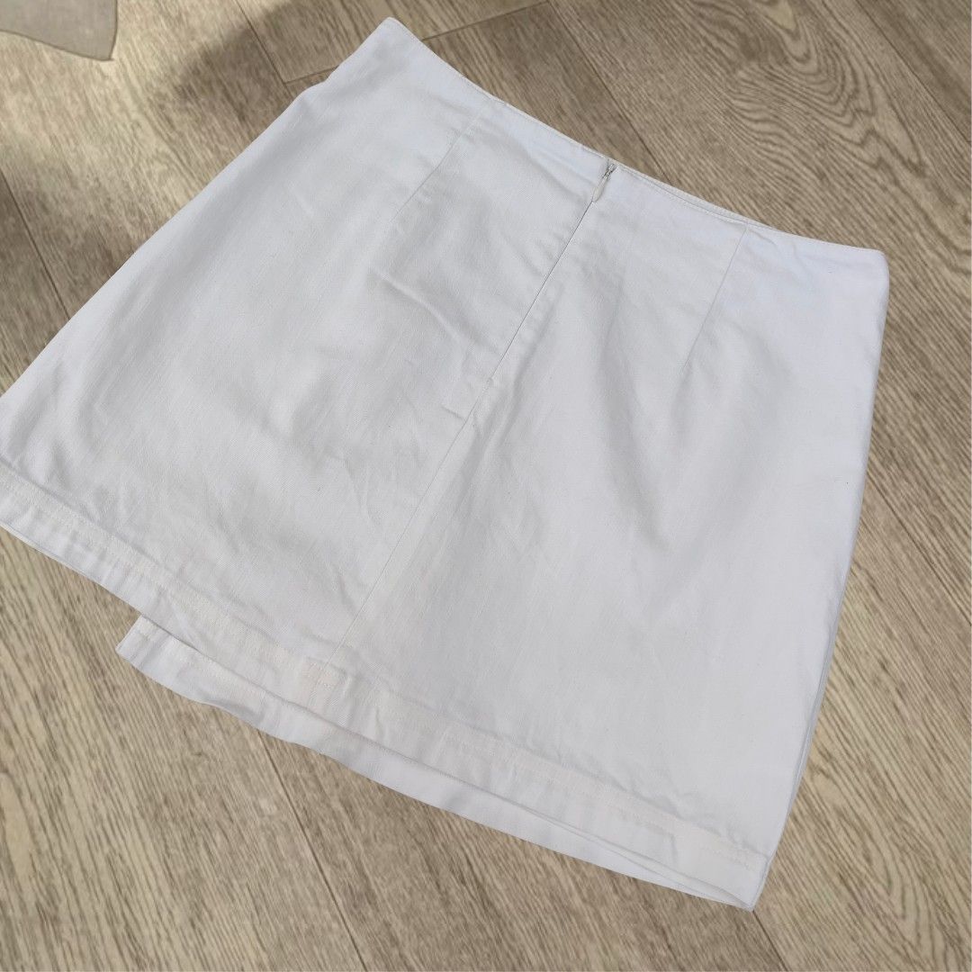 White skirt (Category: Skirts) located in Orani. Submitted by pichie.salvador (Listing ID 1470591688, Image 2). Description: 𐀔 𝑫𝒆𝒏𝒊𝒎 𝑺𝒌𝒊𝒓𝒕 𐀔 ♡ 𝑷𝒓𝒊𝒄𝒆: ₱109 ♡ 𝑾𝒂𝒊𝒔𝒕𝒍𝒊𝒏𝒆: 28" ♡ 𝑳𝒆𝒏𝒈𝒕𝒉: 15" ⚠️ review all photos before claiming. ♡ 𝑪𝒐𝒎𝒎𝒆𝒏𝒕 𝑴𝑰𝑵𝑬 𝒕𝒐 𝒄𝒍𝒂𝒊𝒎! 💳 𝑷𝒂𝒚𝒎𝒆𝒏𝒕 𝒇𝒊𝒓𝒔𝒕 𝒗𝒊𝒂 𝑮𝑪𝒂𝒔𝒉 🛒 𝑻𝒊𝒌𝑻𝒐𝒌 𝑪𝒉𝒆𝒄𝒌𝒐𝒖𝒕 𝒐𝒓 𝑫𝒊𝒓𝒆𝒄𝒕 𝑱&𝑻 📦 📍 𝑷𝒊𝒄𝒌𝒖𝒑: Dwellings, Mulawin, Orani, 