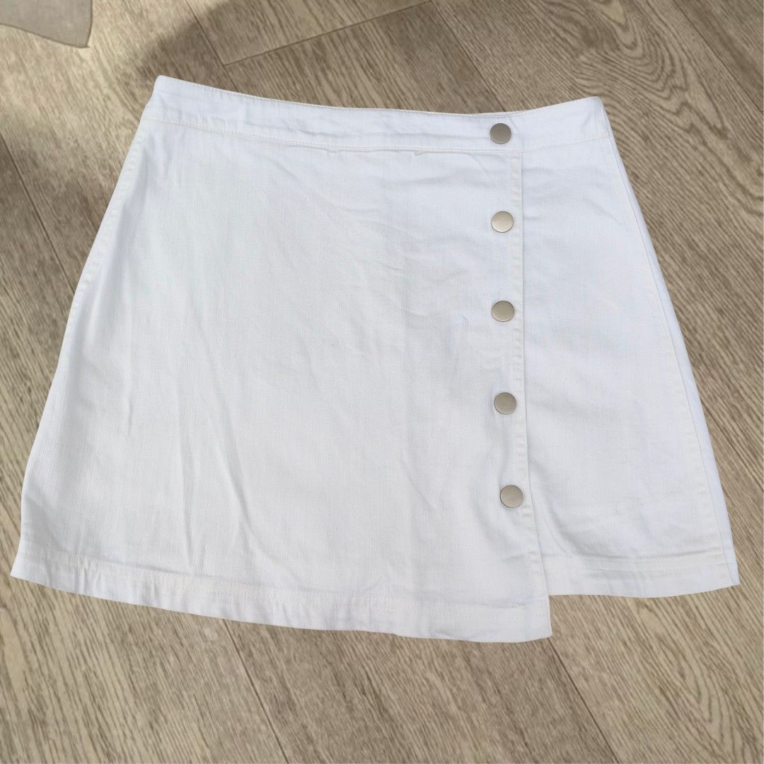 White skirt (Category: Skirts) located in Orani. Submitted by pichie.salvador (Listing ID 1470591688, Image 1). Description: 𐀔 𝑫𝒆𝒏𝒊𝒎 𝑺𝒌𝒊𝒓𝒕 𐀔 ♡ 𝑷𝒓𝒊𝒄𝒆: ₱109 ♡ 𝑾𝒂𝒊𝒔𝒕𝒍𝒊𝒏𝒆: 28" ♡ 𝑳𝒆𝒏𝒈𝒕𝒉: 15" ⚠️ review all photos before claiming. ♡ 𝑪𝒐𝒎𝒎𝒆𝒏𝒕 𝑴𝑰𝑵𝑬 𝒕𝒐 𝒄𝒍𝒂𝒊𝒎! 💳 𝑷𝒂𝒚𝒎𝒆𝒏𝒕 𝒇𝒊𝒓𝒔𝒕 𝒗𝒊𝒂 𝑮𝑪𝒂𝒔𝒉 🛒 𝑻𝒊𝒌𝑻𝒐𝒌 𝑪𝒉𝒆𝒄𝒌𝒐𝒖𝒕 𝒐𝒓 𝑫𝒊𝒓𝒆𝒄𝒕 𝑱&𝑻 📦 📍 𝑷𝒊𝒄𝒌𝒖𝒑: Dwellings, Mulawin, Orani, 