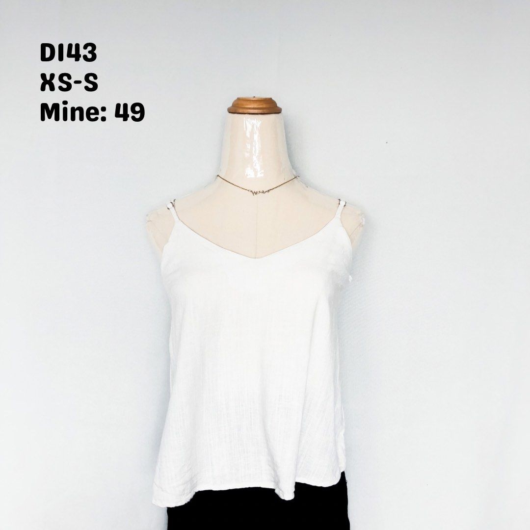 White Sleeveless Top | Clearance Sale (Category: Sleeveless) located in Quezon City. Submitted by phiaicasiano (Listing ID 1470663603, Image 1). Description: CLEARANCE SALE, EVERYTHING MUST GO MOP: GCash and BPI MOD: LBC, Lalamove, Grab.