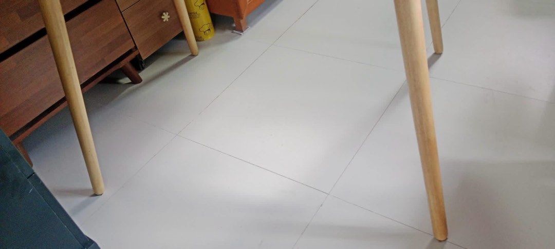 White Table (Category: Tables & Sets) located in Malabon City. Submitted by aven25 (Listing ID 1470630624, Image 3). Description: White Table Detachable Legs Size: 118 x 80 x 74cm Height Good Condition .