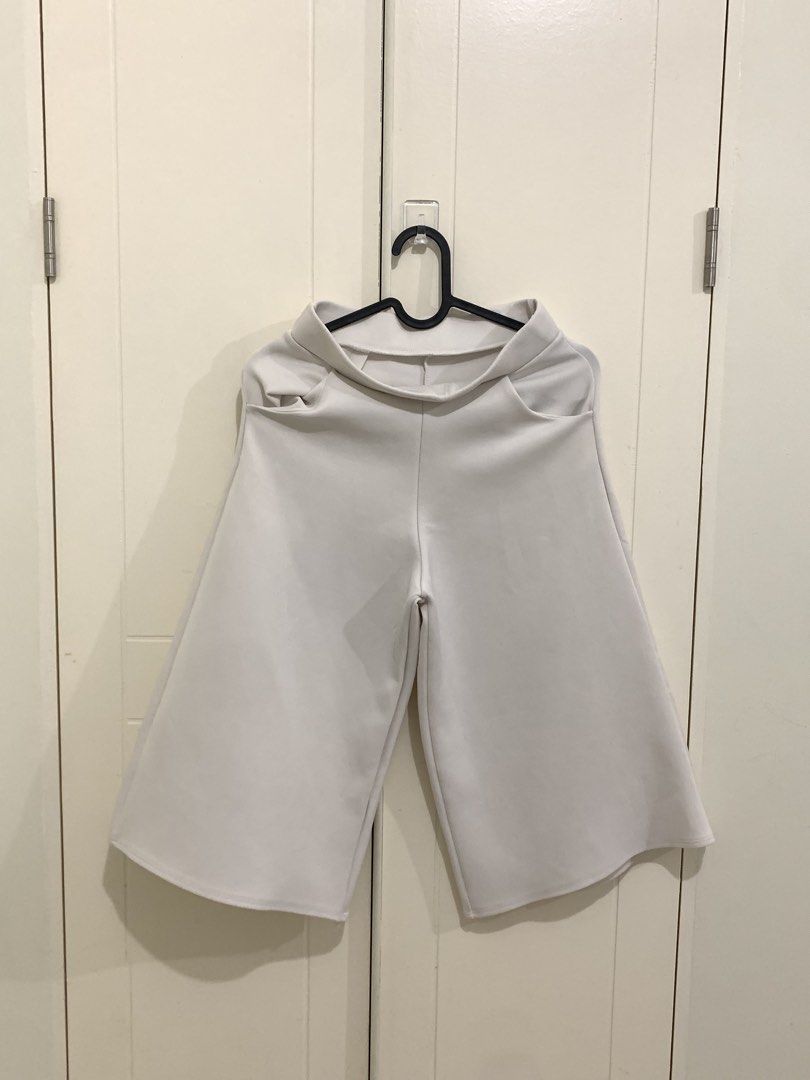 White Wide Leg Culottes Cropped Pants (Category: Jeans) located in Pasig City. Submitted by lovedbyri (Listing ID 1470652854, Image 1). Description: - Color: White - Style: Wide leg cropped pants - Features: Two front pockets, subtle back darting for a flattering fit - Fabric: Structured material that holds its shape well - Versatility: Easy to match with both casual tees and dressy blouses.