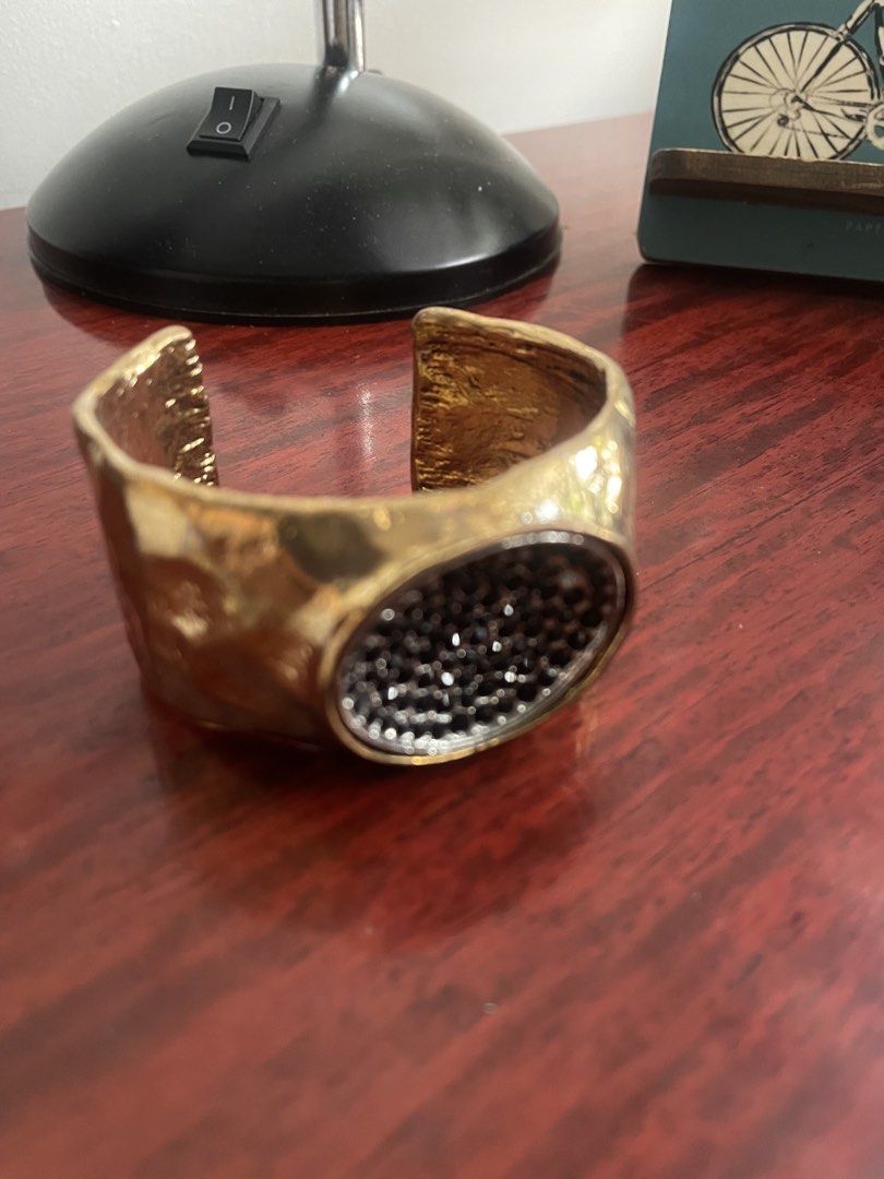 Wide gold bangle (Category: Announcements) located in Las Pinas. Submitted by silvader (Listing ID 1470634310, Image 3). Description: Brand new With stones .
