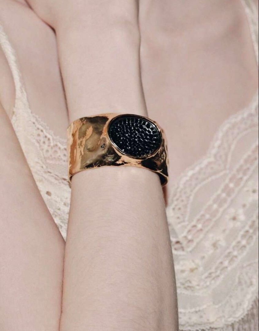 Wide gold bangle (Category: Announcements) located in Las Pinas. Submitted by silvader (Listing ID 1470634310, Image 1). Description: Brand new With stones .