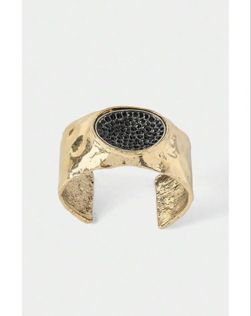 Wide gold bangle (Category: Announcements) located in Las Pinas. Submitted by silvader (Listing ID 1470634310, Image 2). Description: Brand new With stones .