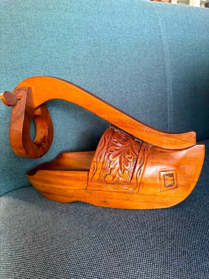 wine bottle holder (Category: Vintage Collectibles) located in Midsayap. Submitted by zealocean.9a866d (Listing ID 1470705351, Image 2). Description: WINE BOTTLE HOLDER.