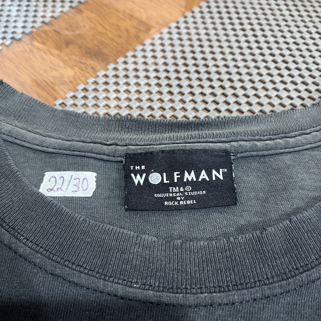 Wolfman 2010 Horror Tee (Category: Tshirts & Polo Shirts ) located in Bacoor. Submitted by manonghits_2000 (Listing ID 1470726209, Image 2). Description: Wolfman Horror 2010 By Benicio Del Toro 22x30 Official Hard Tag Multiple pinholes, Neck Fraying, Uneven Fade Claim 850 .