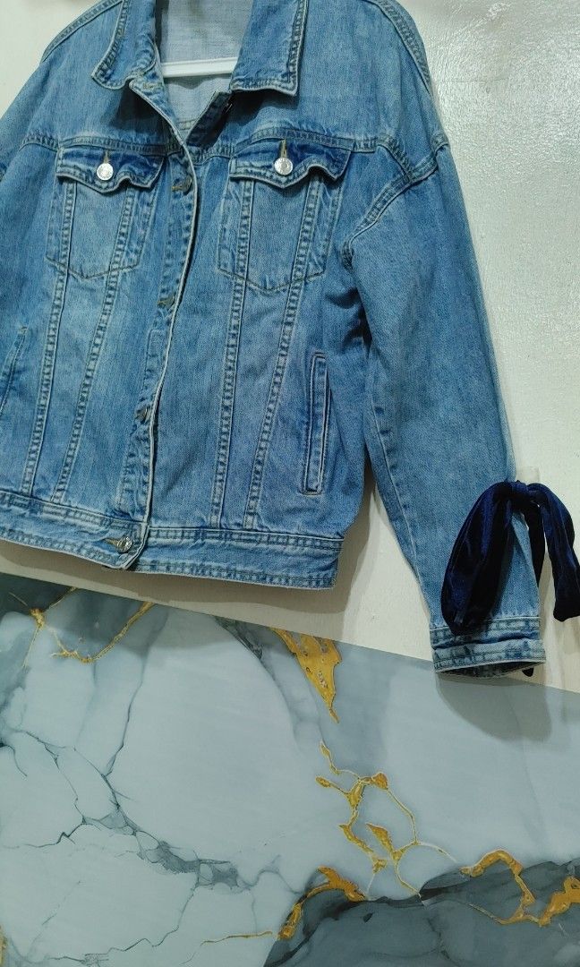 Women's Blue Washed Denim Jacket (Category: Coats, Jackets and Outerwear) located in Quezon City. Submitted by chph1st (Listing ID 1470695048, Image 3). Description: .