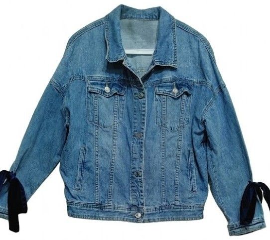 Women's Blue Washed Denim Jacket (Category: Coats, Jackets and Outerwear) located in Quezon City. Submitted by chph1st (Listing ID 1470695048, Image 2). Description: .