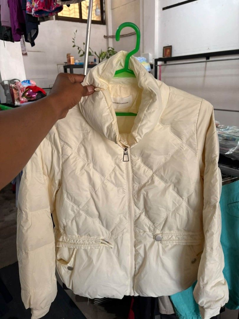 WOMENS CREAM WHITE QUILTED PUFFER JACKET (Category: Coats, Jackets and Outerwear) located in Puerto Princesa. Submitted by wintergarmentshop (Listing ID 1470617703, Image 2). Description: WOMENS CREAM WHITE QUILTED PUFFER JACKET GOOD ASNEW NO ISSUE LARGE TO XL.