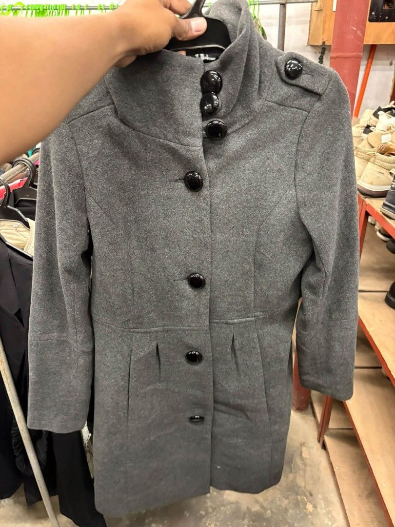 WOMENS HIGH COLLAR COAT (Category: Coats, Jackets and Outerwear) located in Puerto Princesa. Submitted by wintergarmentshop (Listing ID 1470618389, Image 2). Description: WOMENS HIGH COLLAR COAT GOOD ASNEW NO ISSUE 17W 31L SMALL.