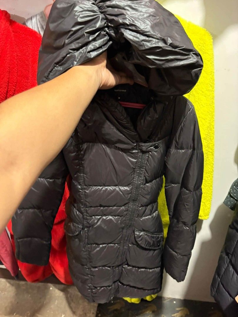 WOMENS LONG QUILTED HOODED JACKET (Category: Coats, Jackets and Outerwear) located in Puerto Princesa. Submitted by wintergarmentshop (Listing ID 1470610902, Image 2). Description: Women's Long Quilted Hooded Jacket - Charcoal Grey ASNEW NO ISSUE SMALL TO MEDIUM FITS MINE 680 PLUS SF MOP GCASH OR BANK MOD LBC OR JNT.