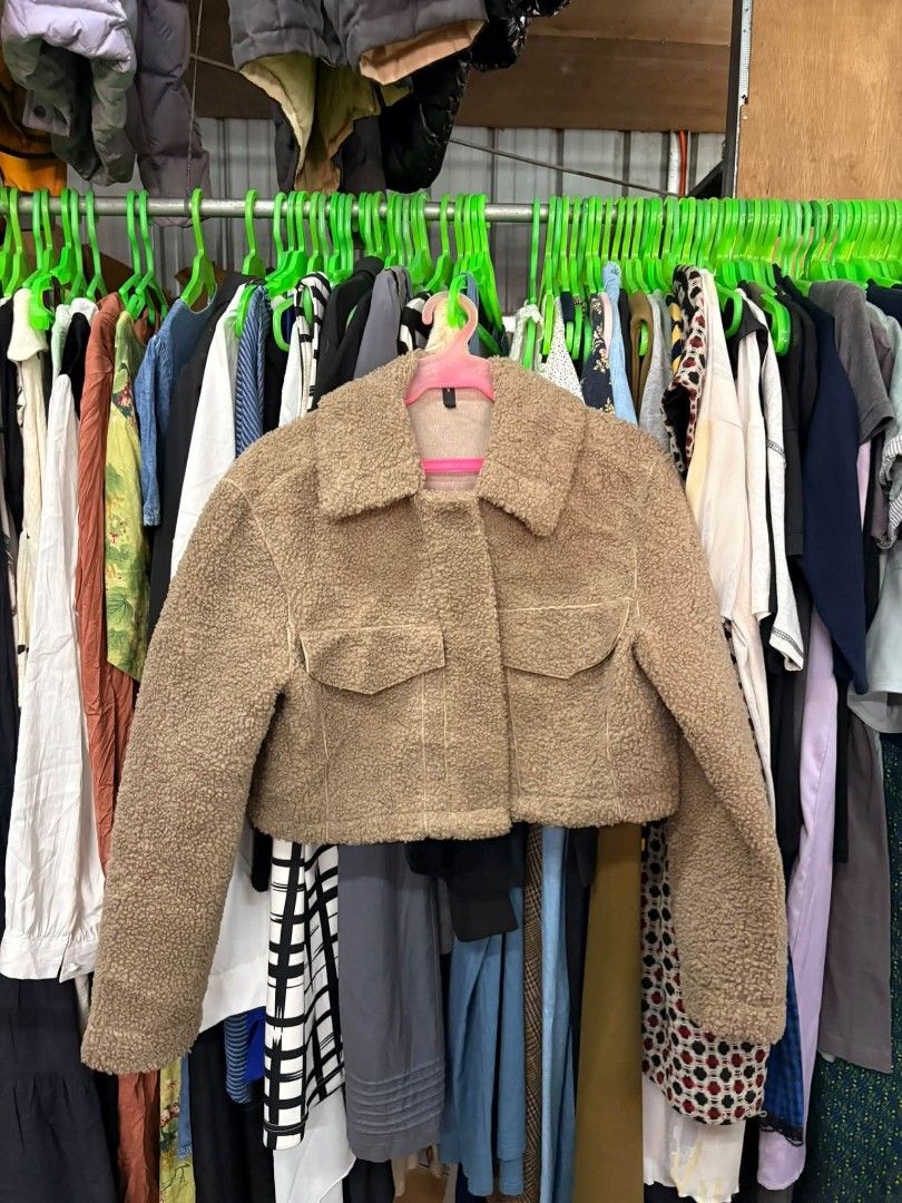 WOMENS TEDDY FLEECE JACKET CROP (Category: Coats, Jackets and Outerwear) located in Puerto Princesa. Submitted by wintergarmentshop (Listing ID 1470618054, Image 2). Description: WOMENS TEDDY FLEECE JACKET CROP GOOD ASNEW NO ISSUE MEDIUM.