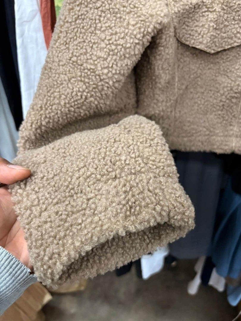 WOMENS TEDDY FLEECE JACKET CROP (Category: Coats, Jackets and Outerwear) located in Puerto Princesa. Submitted by wintergarmentshop (Listing ID 1470618054, Image 3). Description: WOMENS TEDDY FLEECE JACKET CROP GOOD ASNEW NO ISSUE MEDIUM.