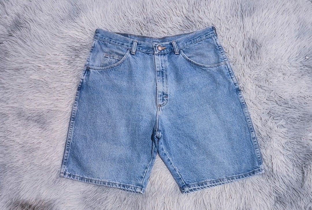 WRANGLER BLUE DENIM WASHED JORTS (Category: Shorts) located in Davao. Submitted by nevar07 (Listing ID 1470646122, Image 2). Description: SIZE WAIST: 33 LENGTH: 20 OPEN LEG: 10 MAKAPAL DENIM EXCELLENT CONDITION LIKE NEW READY TO WEAR NO ISSUE DM TO PURCHASE 📥 𝐑𝐄𝐌𝐈𝐍𝐃𝐄𝐑: •𝐂𝐨𝐥𝐨𝐫 𝐦𝐚𝐲 𝐯𝐚𝐫𝐲 𝐝𝐮𝐞 𝐨𝐟 𝐭𝐡𝐞 𝐥𝐢𝐠𝐡𝐭𝐢𝐧𝐢𝐧𝐠 •𝐀𝐥𝐥 𝐢𝐭𝐞𝐦𝐬 𝐚𝐫𝐞 𝐭𝐡𝐫𝐢𝐟𝐭𝐞𝐝/𝐟𝐫𝐨m 𝐮𝐤𝐚𝐲 𝐛𝐚𝐥𝐞. 𝐋𝐢𝐦𝐢𝐭 𝐚𝐧𝐝 𝐩𝐥𝐞𝐚𝐬𝐞 𝐦