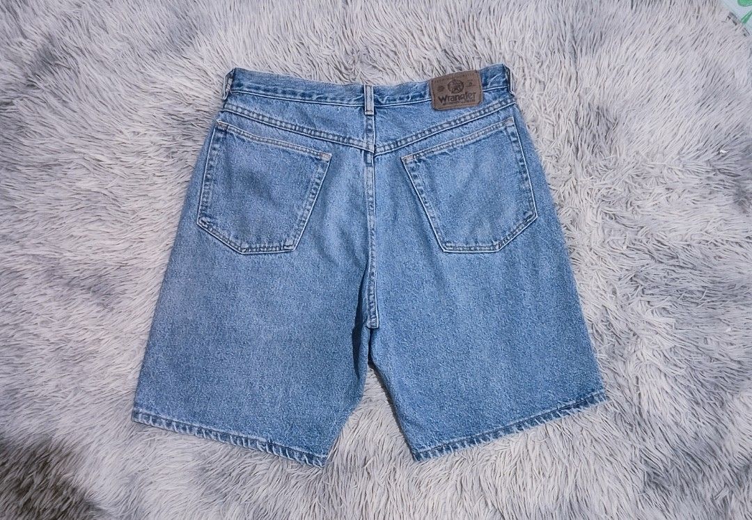 WRANGLER BLUE DENIM WASHED JORTS (Category: Shorts) located in Davao. Submitted by nevar07 (Listing ID 1470646122, Image 1). Description: SIZE WAIST: 33 LENGTH: 20 OPEN LEG: 10 MAKAPAL DENIM EXCELLENT CONDITION LIKE NEW READY TO WEAR NO ISSUE DM TO PURCHASE 📥 𝐑𝐄𝐌𝐈𝐍𝐃𝐄𝐑: •𝐂𝐨𝐥𝐨𝐫 𝐦𝐚𝐲 𝐯𝐚𝐫𝐲 𝐝𝐮𝐞 𝐨𝐟 𝐭𝐡𝐞 𝐥𝐢𝐠𝐡𝐭𝐢𝐧𝐢𝐧𝐠 •𝐀𝐥𝐥 𝐢𝐭𝐞𝐦𝐬 𝐚𝐫𝐞 𝐭𝐡𝐫𝐢𝐟𝐭𝐞𝐝/𝐟𝐫𝐨m 𝐮𝐤𝐚𝐲 𝐛𝐚𝐥𝐞. 𝐋𝐢𝐦𝐢𝐭 𝐚𝐧𝐝 𝐩𝐥𝐞𝐚𝐬𝐞 𝐦