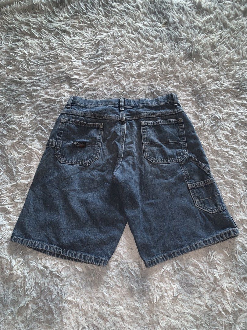 Wrangler carpenter (Category: Shorts) located in Antequera. Submitted by litsthrift (Listing ID 1470640243, Image 1). Description: wrangler jorts.