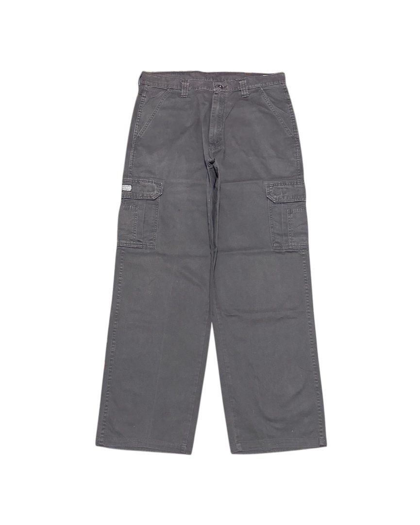 Wrangler Dark Grey Cargo Pants (Category: Jeans) located in Guiguinto. Submitted by bottomsup_lootfinds (Listing ID 1470585402, Image 1). Description: Wrangler Dark Grey Cargo Pants Size on tag: 34 waist 34-36 length 44 hem/leg hole 10.3 sign of usage.