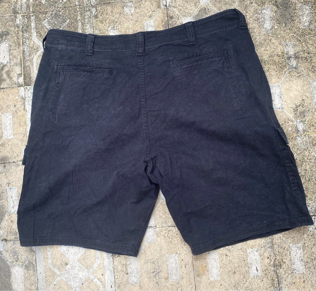Wrangler Established 1947 Black Cargo Shorts (Category: Shorts) located in Imus. Submitted by frootiloots4103 (Listing ID 1470717554, Image 2). Description: - Brand: Wrangler - Color: Solid black - Material: Sturdy cotton fabric - Fit: Standard fit through the thigh - Closure: Button closure with branded hardware - Storage: Multiple functional side and back pockets - Style: Classic utility, ideal for casual wear and outdoor errands OPEN FOR NEGO 