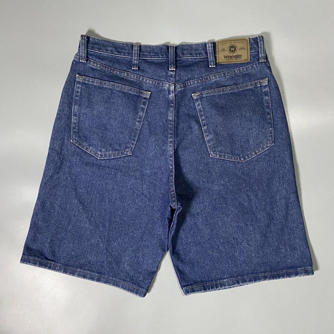 Wrangler Jorts (Category: Shorts) located in Taguig. Submitted by workwearheads (Listing ID 1470596849, Image 1). Description: ▪️Waist: 34 ▪️Length: 21 ▪️Thigh: 14 ▪️Leg Opening: 12 ▪️Color rate: 10/10 ▪️No issue ▪️Excellent Condition.