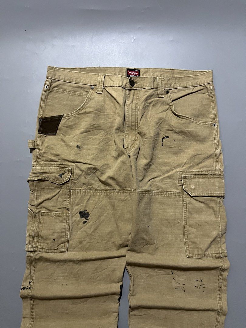 WRANGLER RIGGS DOUBLE KNEE CARGO PANGS💋 (Category: Jeans) located in Santa Cruz. Submitted by __incognito (Listing ID 1469434761, Image 3). Description: WRANGLER RIGGS DOUBLE KNEE CARGO PANGS💋 39 waistline 40 length -issue see pictures.