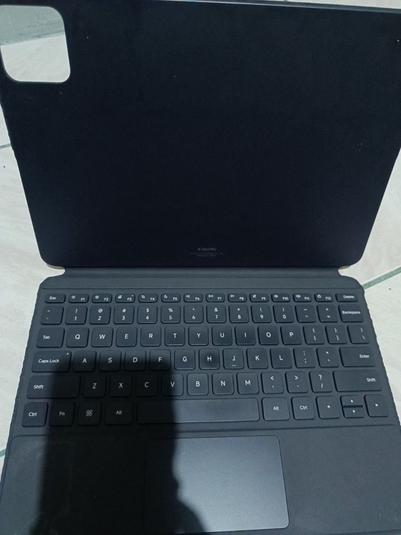 Xiaomi Pad Keyboard Case with Trackpad (Category: Computer Keyboard) located in Manila. Submitted by nothingtosay_00 (Listing ID 1470679293, Image 3). Description: - Compatible with Xiaomi tablet (check model for fit) - Built-in trackpad with standard QWERTY layout - Magnetic fold design protects both screen and back - Convenient camera cutout for the rear camera module - Condition: Shows slight scuffs on the outer cover, otherwise in good workin